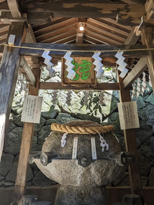狭井神社の御神水